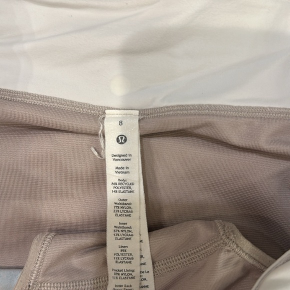 Lululemon speed up short 2.5 inch inseam size 8 - Picture 2 of 3